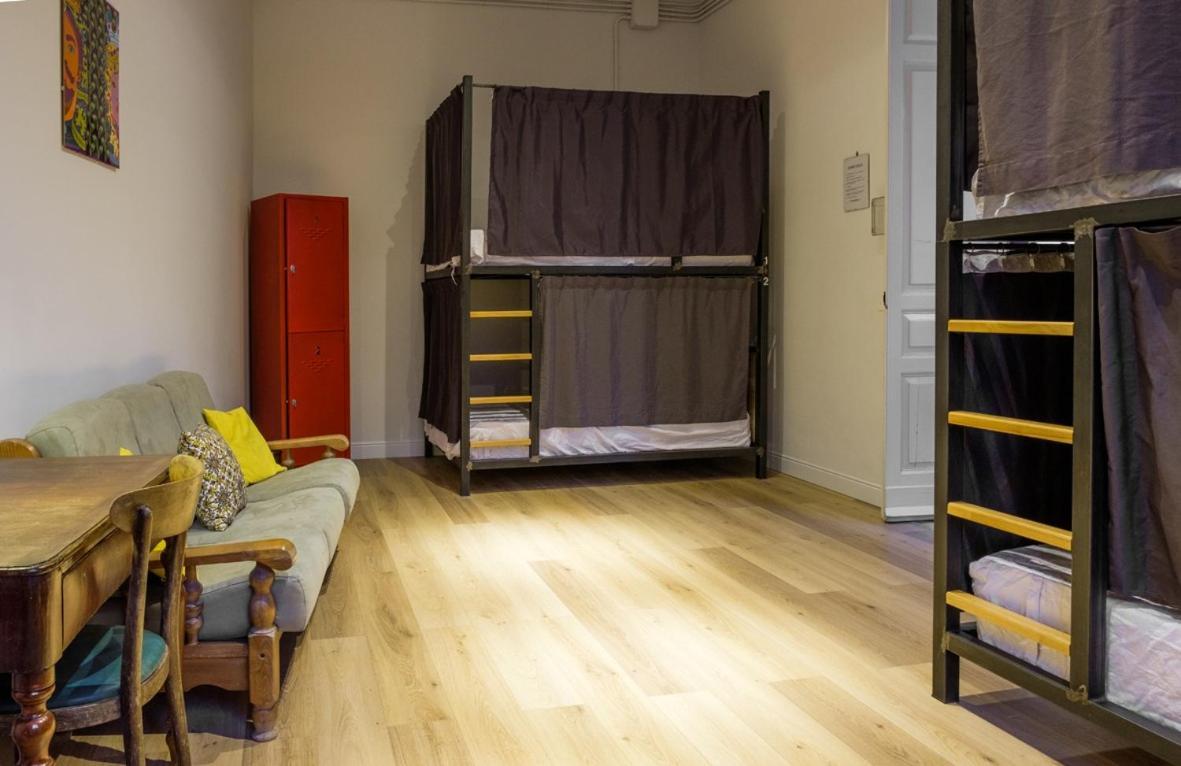 The Yard Hostel คาตาเนีย ภายนอก รูปภาพ