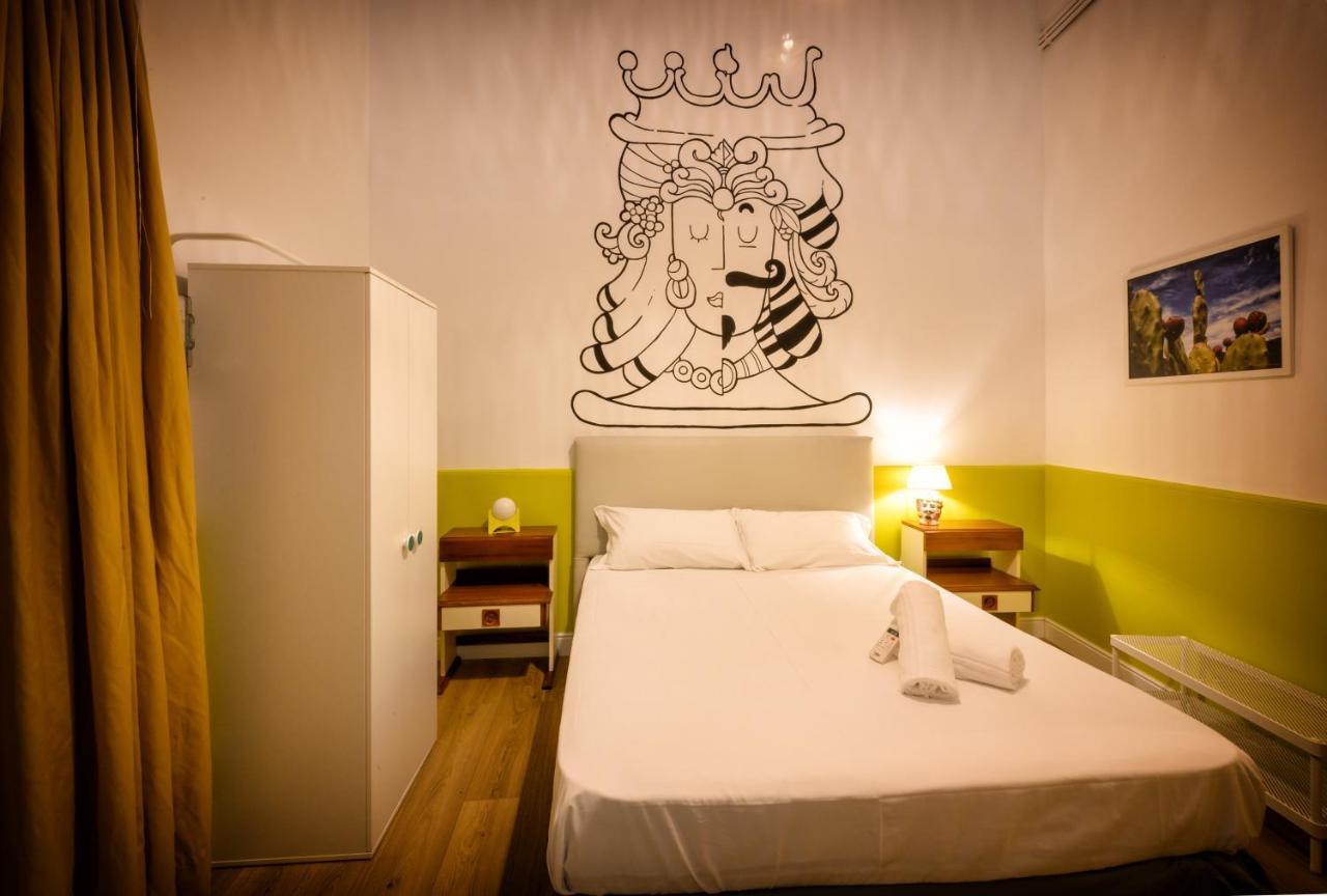 The Yard Hostel คาตาเนีย ภายนอก รูปภาพ