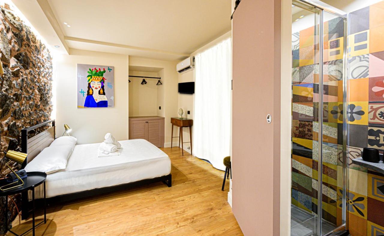 The Yard Hostel คาตาเนีย ภายนอก รูปภาพ