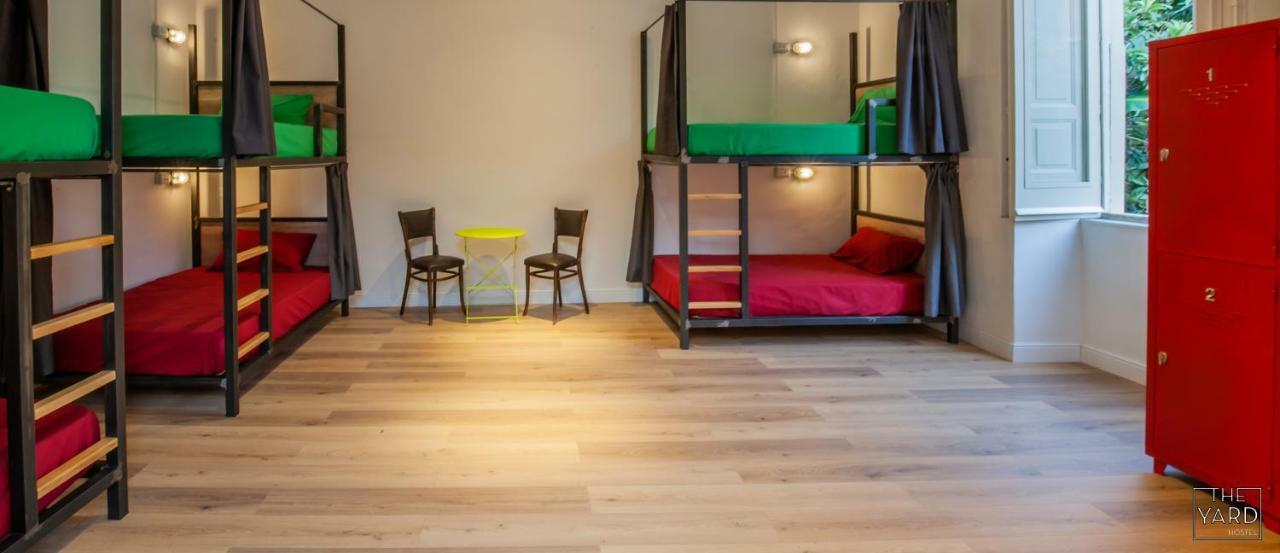 The Yard Hostel คาตาเนีย ภายนอก รูปภาพ