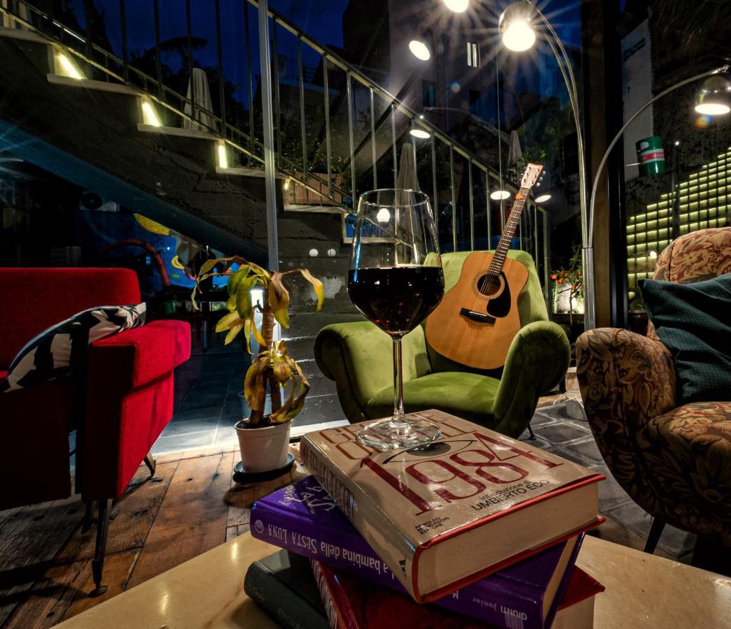 The Yard Hostel คาตาเนีย ภายนอก รูปภาพ