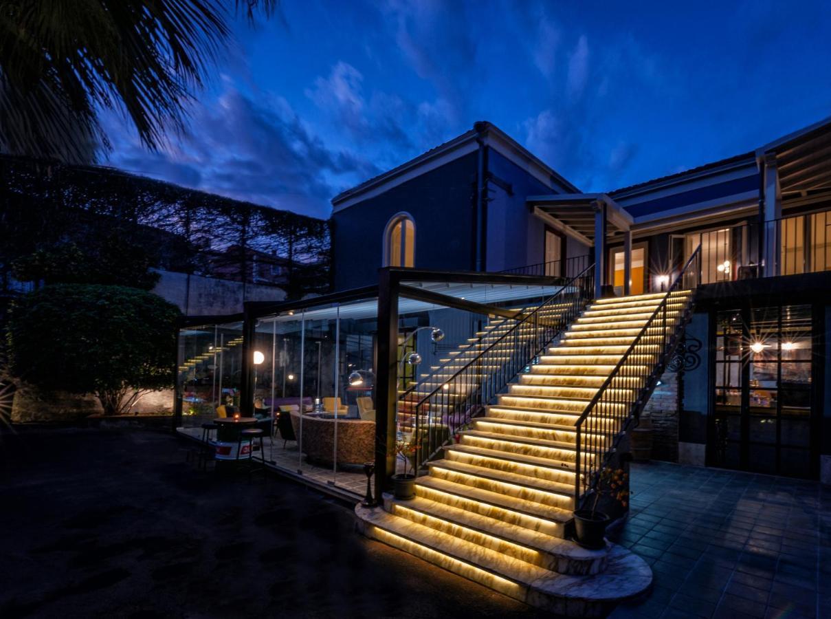 The Yard Hostel คาตาเนีย ภายนอก รูปภาพ